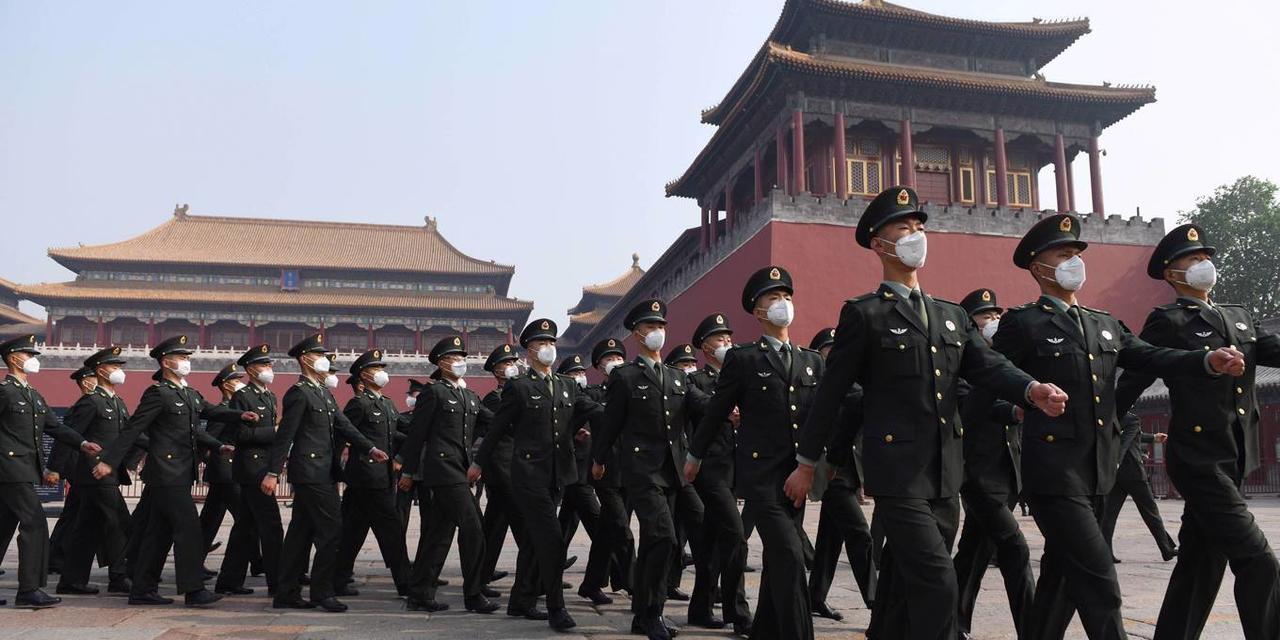 Trung Quốc: kẻ hưởng lợi cuối cùng hay đang tự bắn vào chân mình?