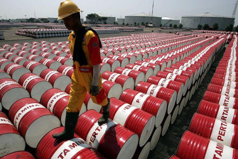 IEA: Thị trường dầu mỏ đối mặt với rủi ro khi Covid-19 bùng phát làm tổn thương nhu cầu tiêu thụ