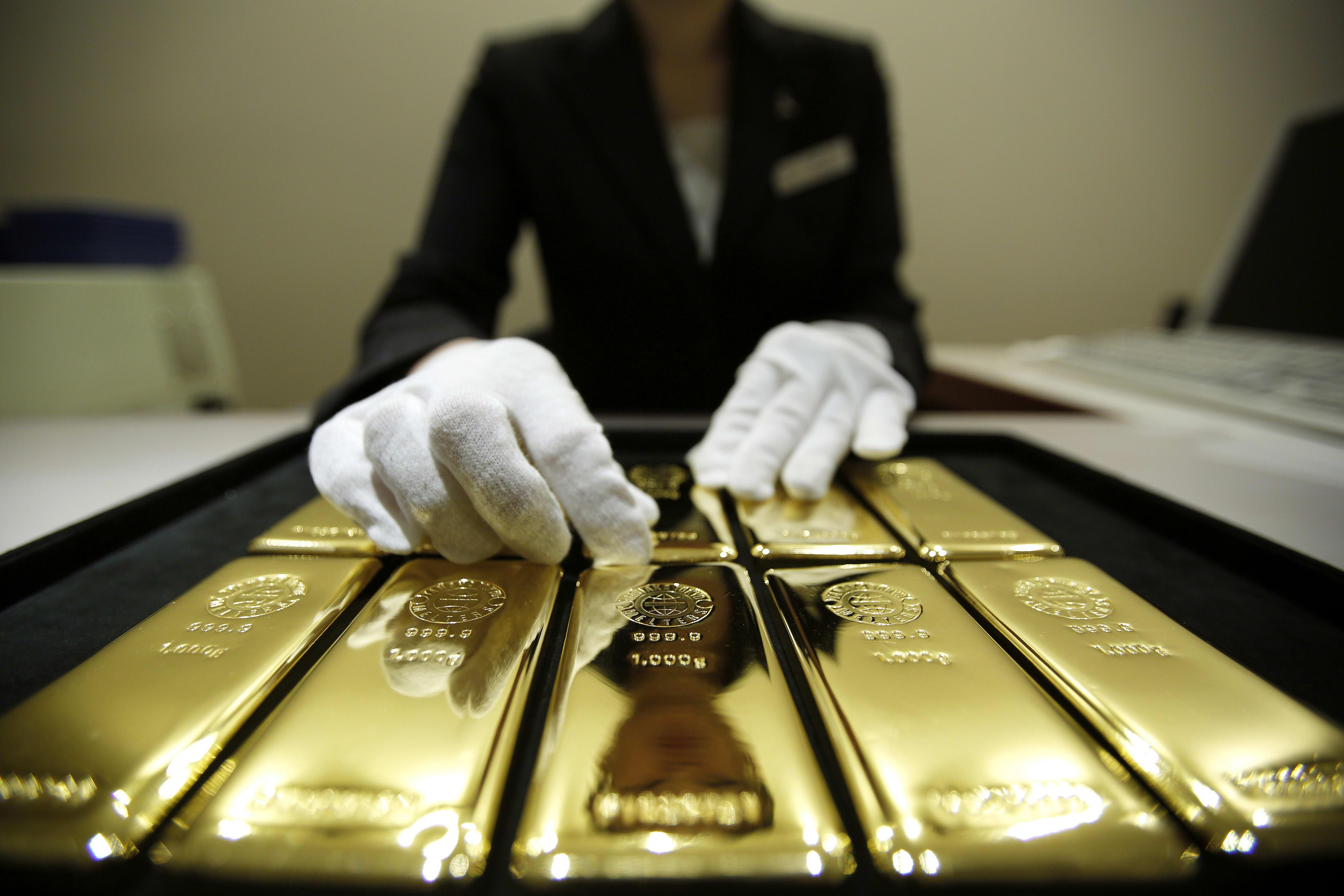 Giá vàng hôm nay ngày 27/8: Giá vàng thế giới bất ngờ tăng mạnh trong khi giá vàng trong nước tiếp tục dậm chân tại chỗ!