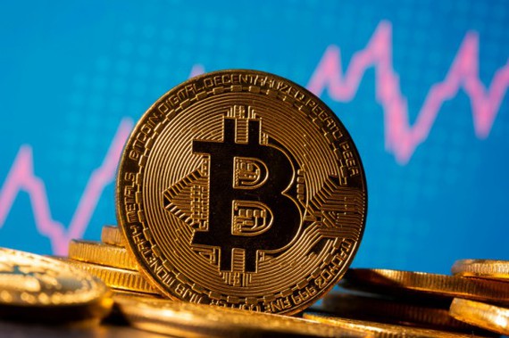 Bitcoin lao dốc về dưới 33.000 USD sau hàng loạt thông tin không tốt