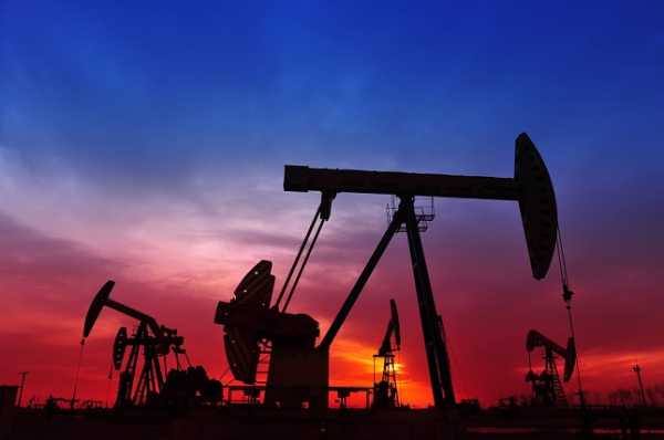 Các nhà phân tích nghĩ gì về triển vọng giá dầu nửa cuối năm 2021?