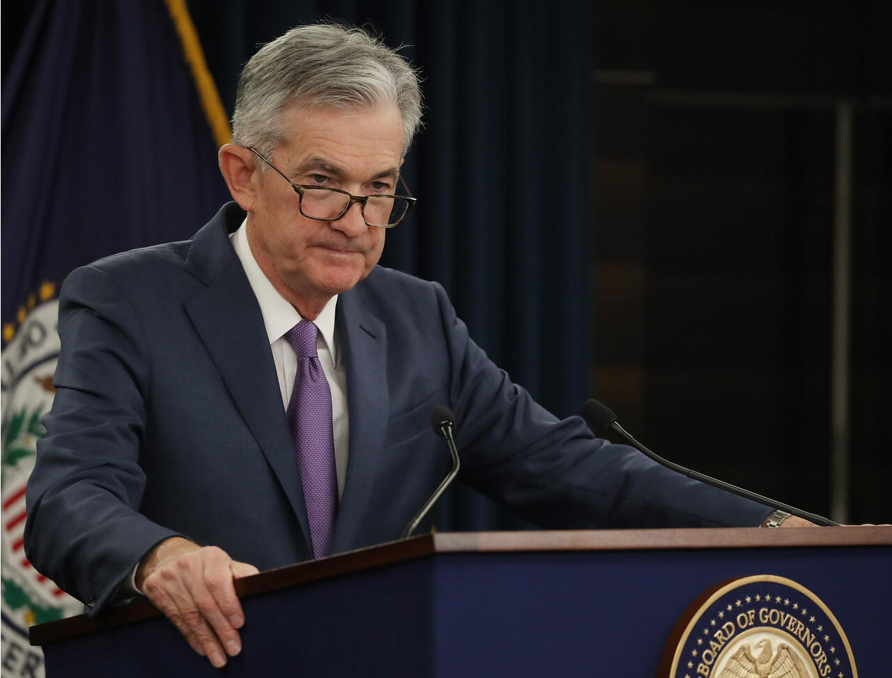 Tình thế tiến thoái lưỡng nan của Fed: Chọn thị trường chứng khoán hay đồng đô la?