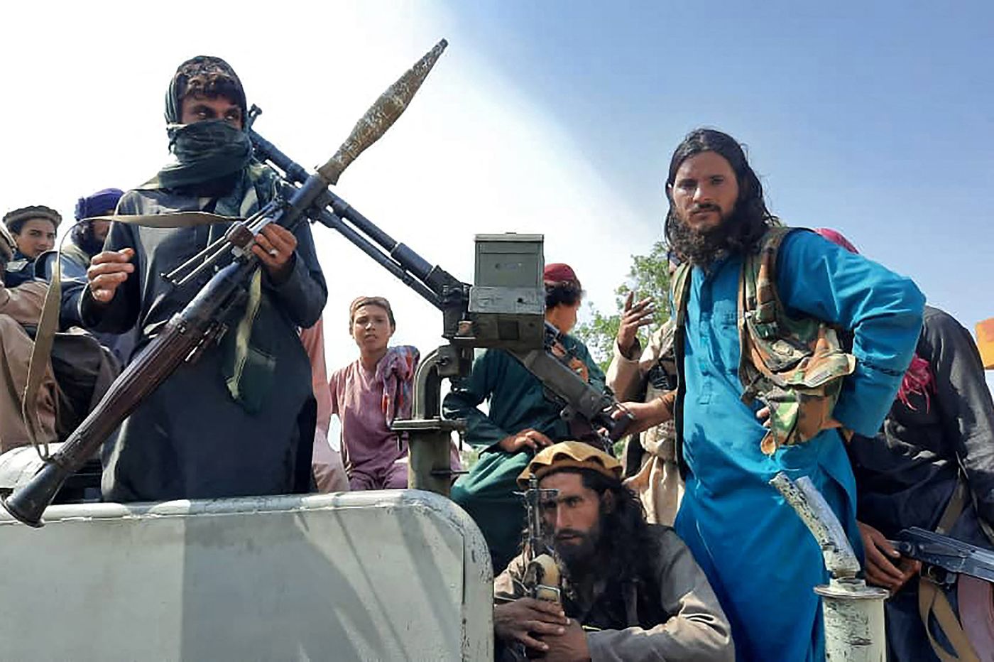 Quân Taliban tiến sát thủ đô Kabul, tổng thống Afghanistan rời khỏi đất nước