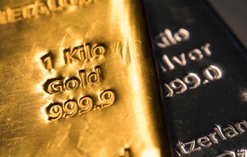 Giá vàng nhảy vọt lên đỉnh hơn 2 tháng sau báo cáo việc làm Mỹ