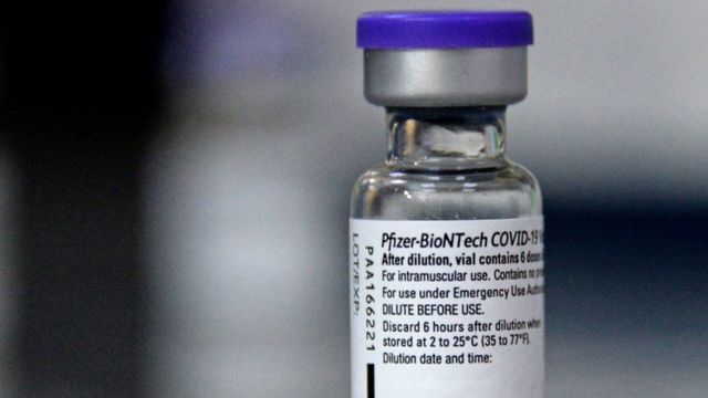 Pfizer và BioNTech tuyên bố liều vaccine thứ 3 giúp tăng khả năng bảo vệ trước omicron