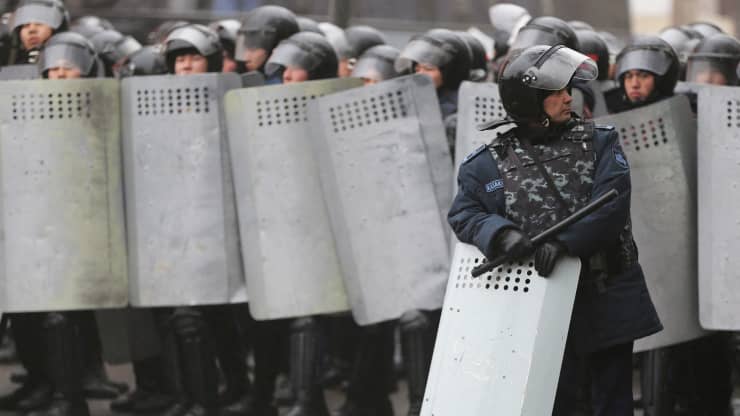 Các cuộc biểu tình chết chóc của Kazakhstan đã ảnh hưởng đến bitcoin khi “mỏ” khai thác lớn thứ hai thế giới phải đóng cửa
