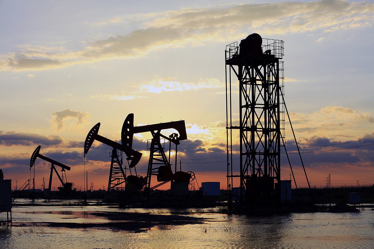 Giá dầu thô giảm mạnh trước viễn cảnh đàm phán giữa Nga và Ukraine thành công