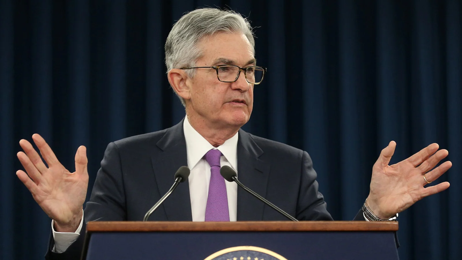 Fed tăng lãi suất thêm 0.5% - mức tăng lớn nhất trong hai thập kỷ - để chống lạm phát