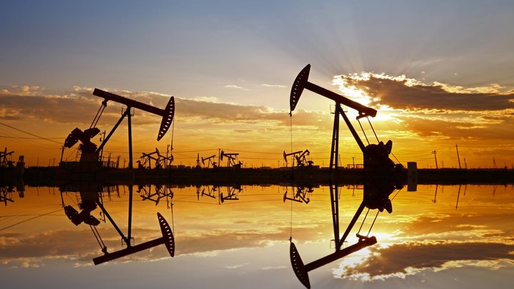 OPEC+ xem xét cắt giảm sản lượng hơn 1 triệu thùng dầu/ngày