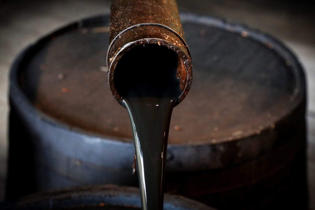 Bất chấp vĩ mô hỗ trợ, dầu vẫn chịu sức ép từ lo ngại suy thoái