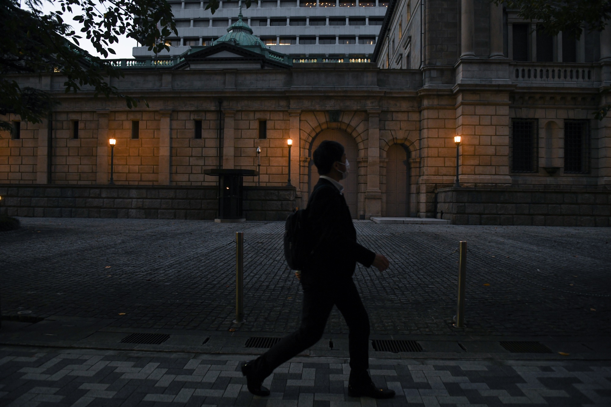 Trái phiếu toàn cầu bị bán tháo có nguy cơ lan sang Nhật Bản, BoJ vào cuộc