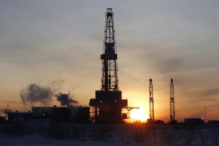 Giá dầu đi ngang trước thềm cuộc họp của OPEC+ và dữ liệu PCE