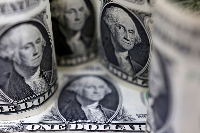 Dollar hướng tới tháng giảm thứ tư liên tiếp trước cuộc họp của FOMC