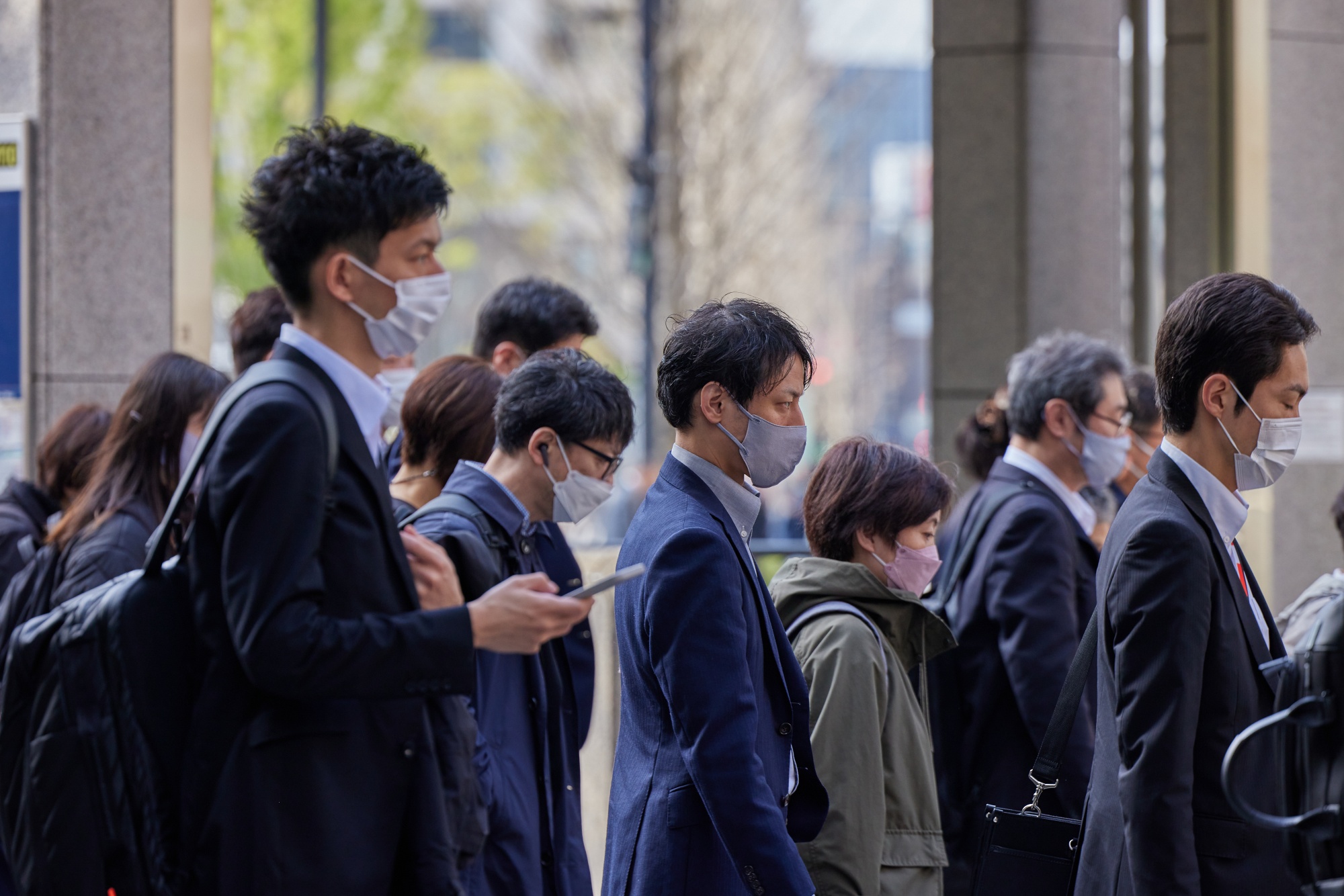 Tiền lương thực tế tại Nhật Bản giảm tháng thứ 11 liên tiếp