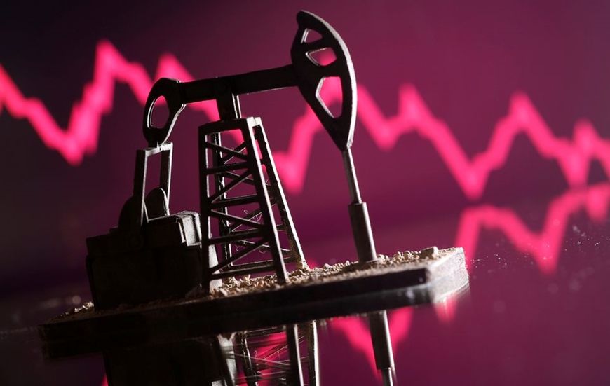 Triển vọng thị trường dầu thô ảm đạm trước rủi ro trần nợ và lo ngại suy thoái
