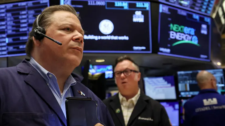 Chứng khoán Mỹ chịu áp lực, Dow Jones chấm dứt chuỗi tăng 13 phiên liên tiếp