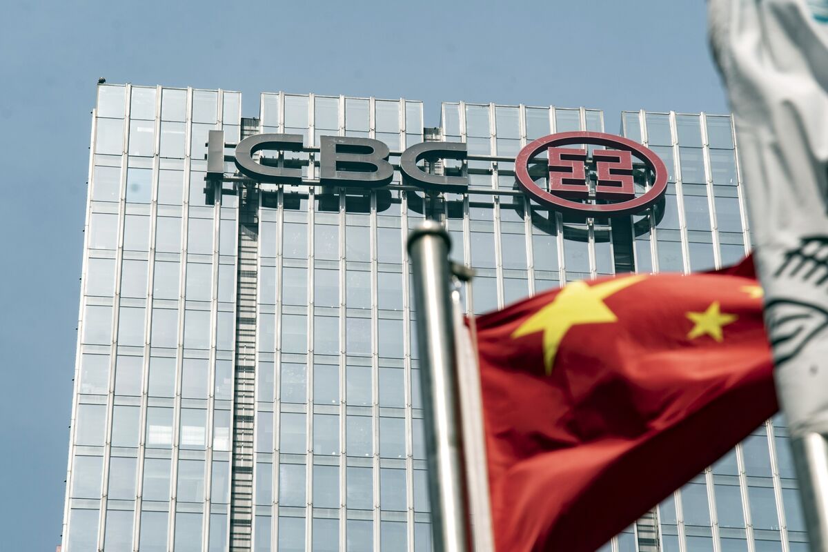 Định giá ngân hàng lớn nhất Trung Quốc giảm xuống gần mức thấp kỷ lục