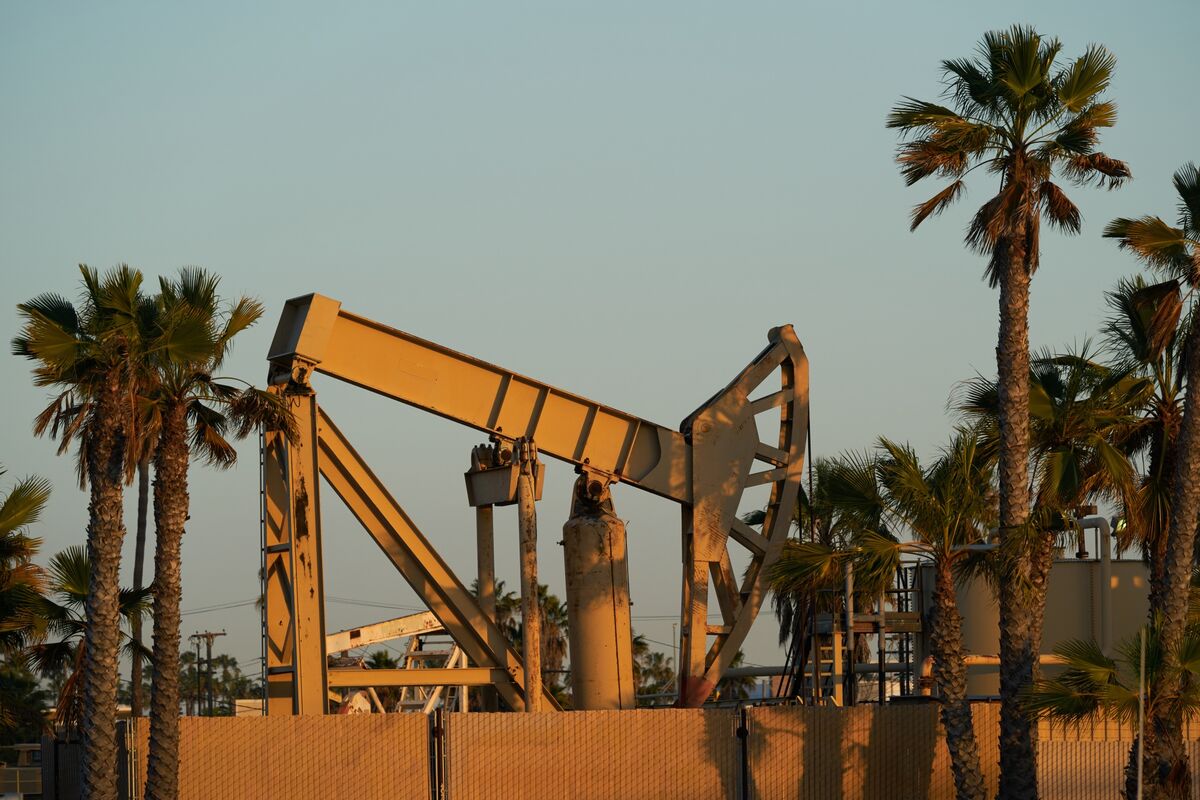 Giá dầu duy trì đà tăng sau khi tồn kho dầu thô của Mỹ giảm mạnh