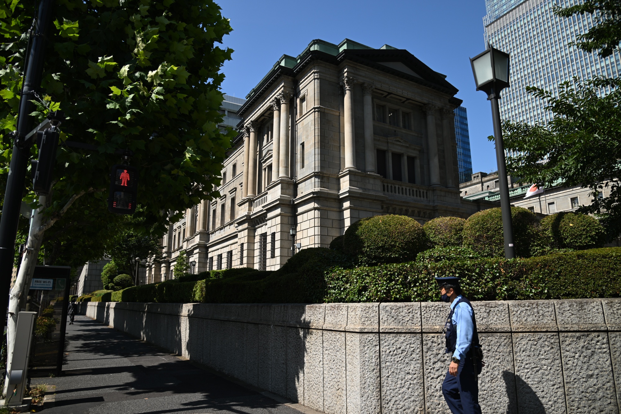 BOJ: Có nhiều tranh cãi trong việc đạt được mục tiêu lạm phát