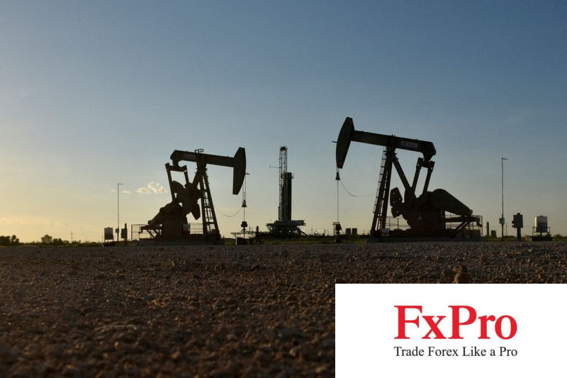 Giá dầu giảm trước lo ngại nhu cầu ảm đạm của Trung Quốc