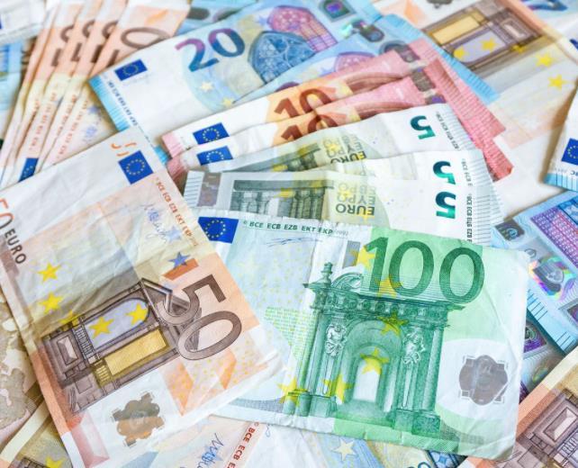 Ngân hàng Rabobank: EUR/USD có thể giảm xuống vùng 1.1400 bởi tình trạng bất ổn của Hoa Kỳ 