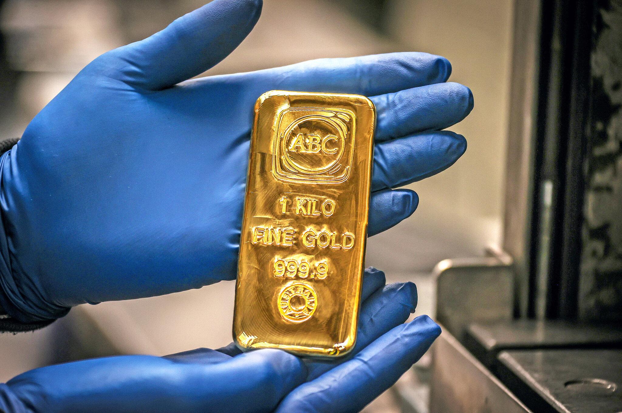 Giá vàng hôm nay ngày 3/9: Tiếp tục chịu áp lực lớn, vàng trong nước bị "thổi bay" hơn 700 nghìn đồng/lượng