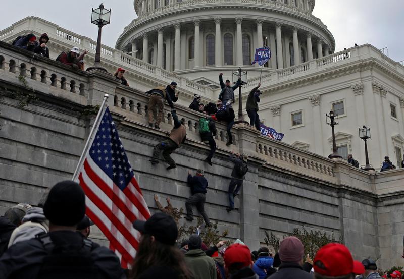 Đảng Dân chủ đẩy nhanh quá trình luận tội Trump sau vụ vây hãm Capitol