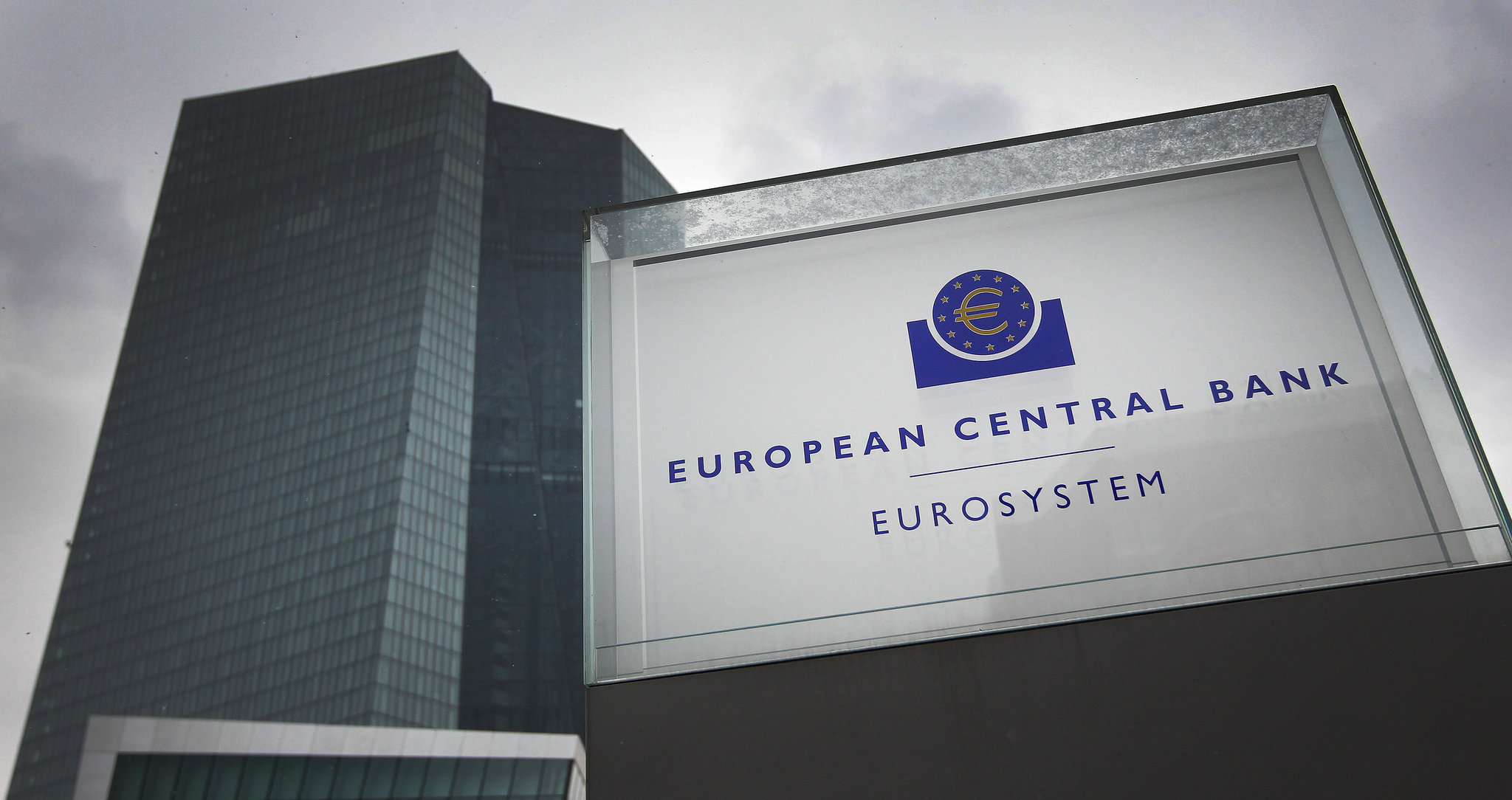 Ngân hàng Trung ương châu Âu sẽ làm gì để vực dậy nền kinh tế khu vực đồng Euro?