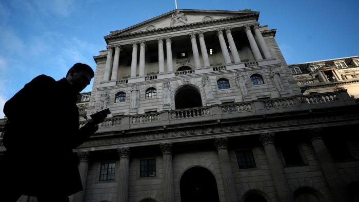 Ngân hàng Anh vẫn giữ lãi suất dương, mặc dù rất gần với 0, tuy nhiên điều này có thể thay đổi