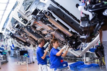 Kinh tế Eurozone trên đà phục hồi nhờ lĩnh vực sản xuất tăng vọt