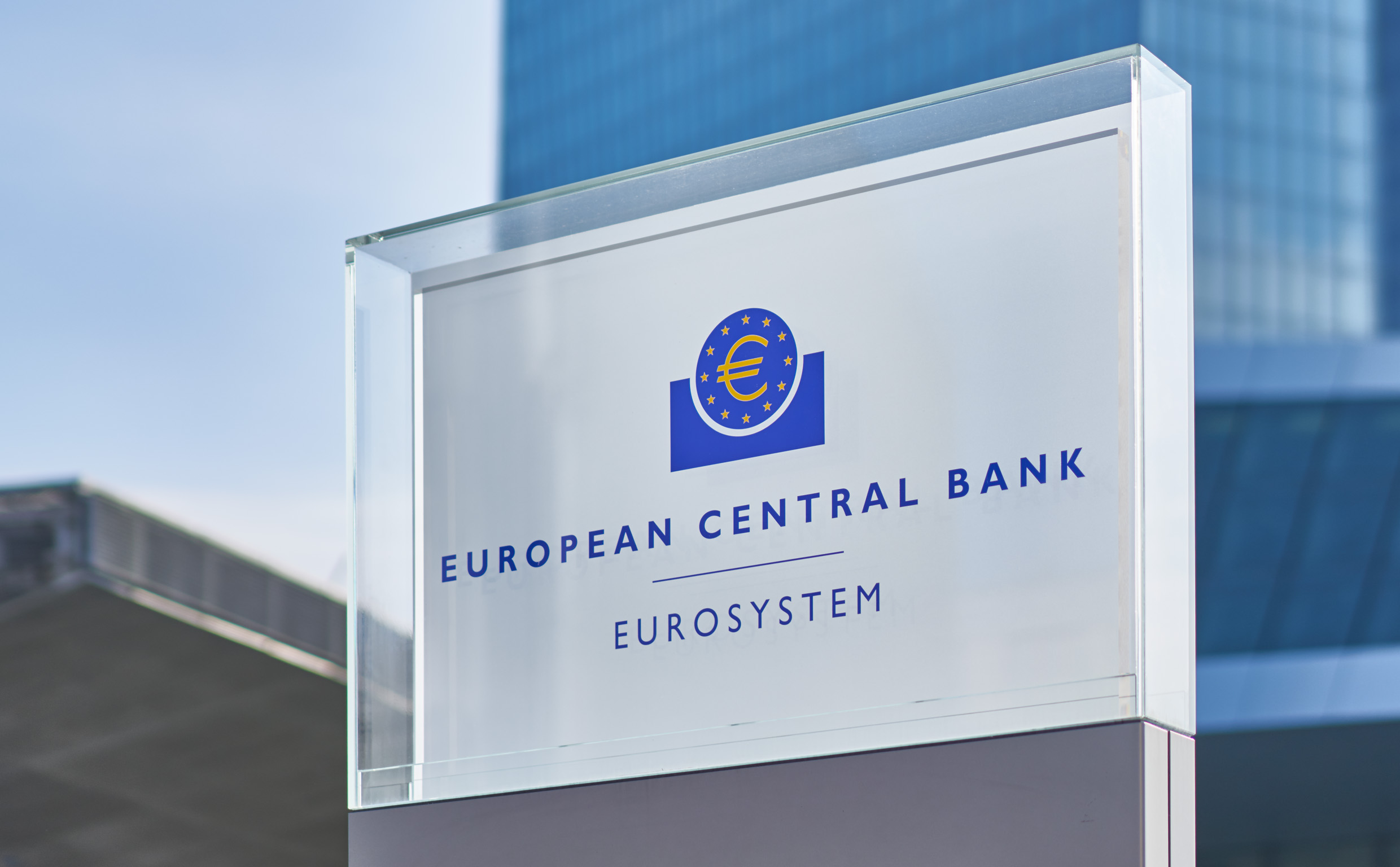 Thông điệp mâu thuẫn từ các thành viên ECB gây sức ép lên đồng Euro