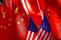 Các nhà kinh tế cho biết nền kinh tế của Trung Quốc có thể vượt qua nền kinh tế Mỹ ngay từ năm 2028. Ảnh: AP