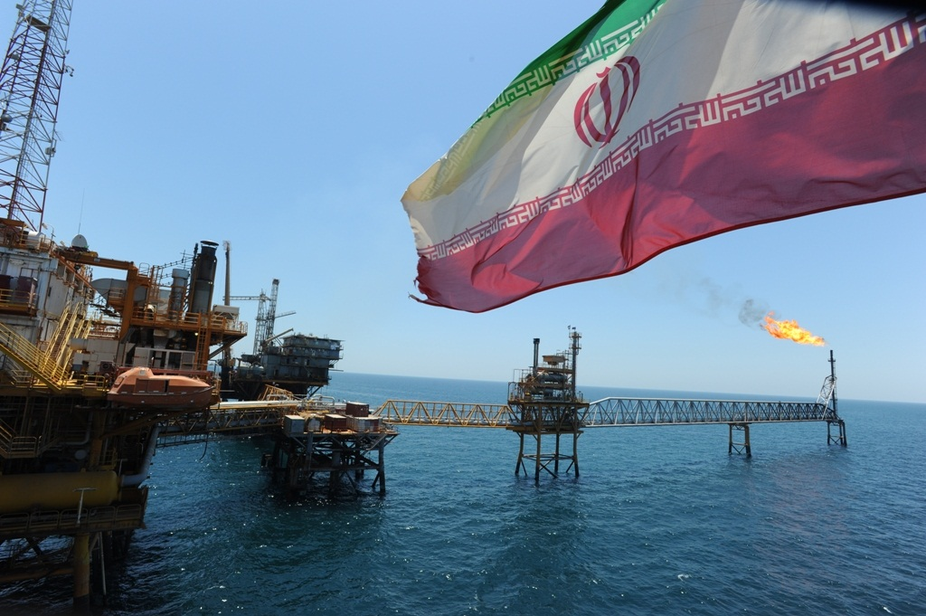 Trump tightens the rope on Iran, Tehran threatens oil blockade