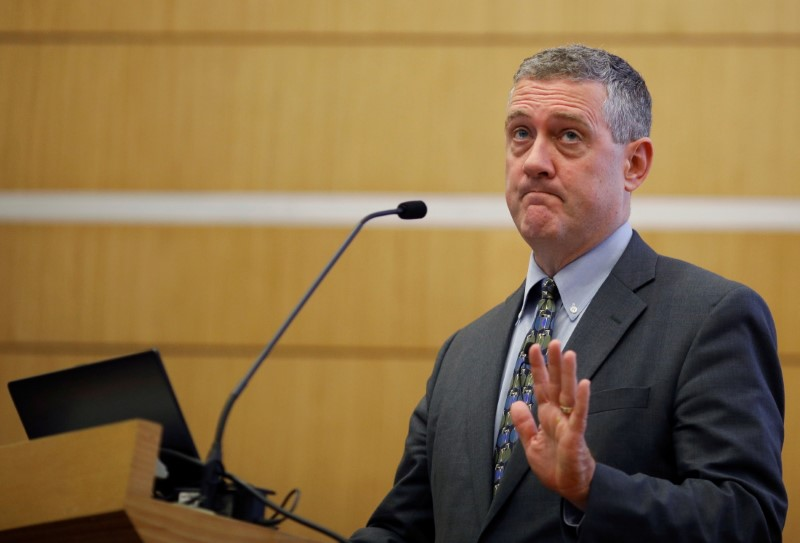 Fed&#39;s Bullard looks to a bond-buying taper not on &#39;automatic pilot&#39; |  Reuters