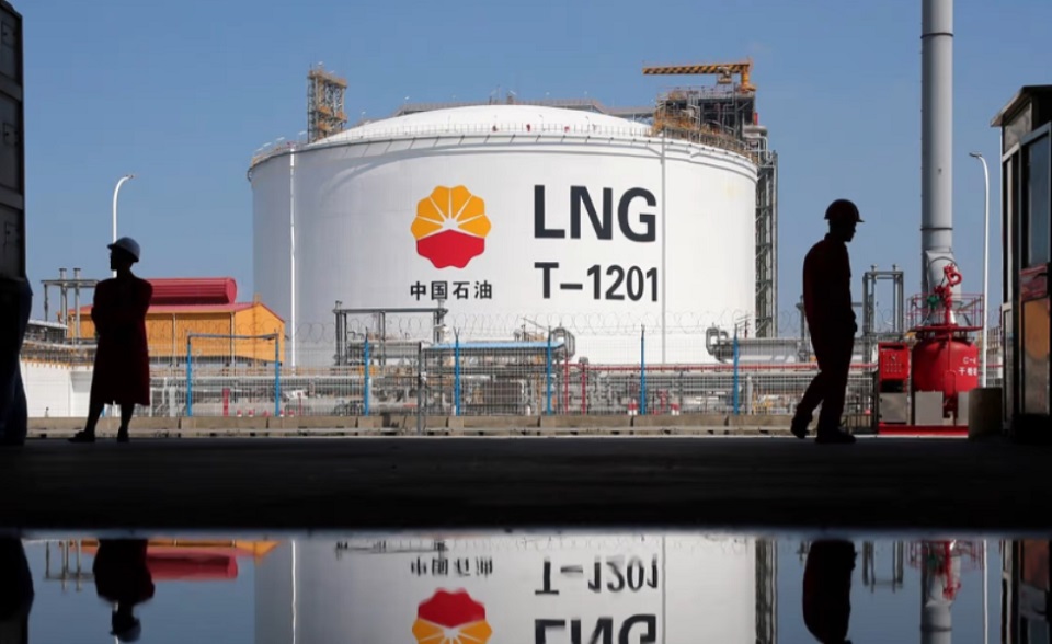 Một bồn chứa LNG ở cảng Như Đông, thành phố Nam Thông, tỉnh Giang Tô, Trung Quốc. Các khách hàng châu Á đang phải cạnh tranh mua LNG vận chuyển bằng đường biển với các khách hàng ở châu Âu. Ảnh: Reuters