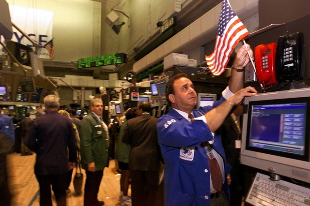 NYSE chuẩn bị giao dịch trở lại hôm 17/9/2001. Ảnh: AP.