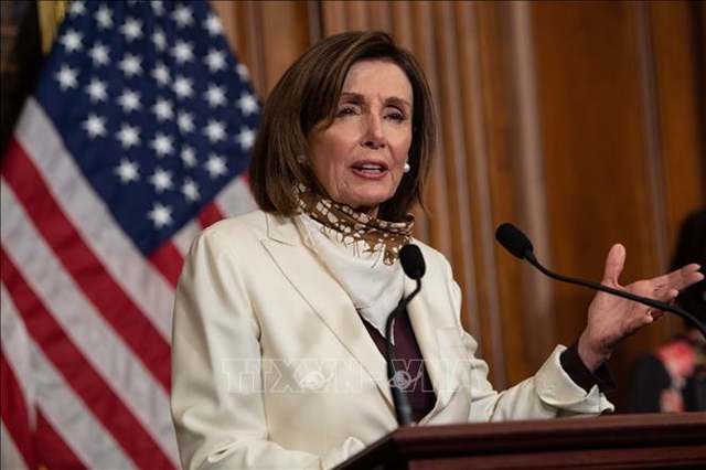 Chủ tịch Hạ viện Mỹ Nancy Pelosi phát biểu tại cuộc họp báo ở Washington, DC. Ảnh: AFP/TTXVN