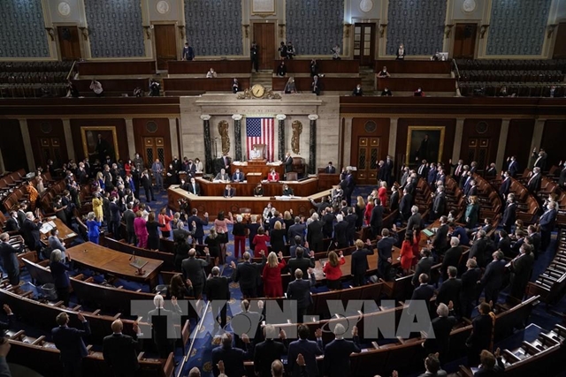Chủ tịch Hạ viện Mỹ Nancy Pelosi chủ trì phiên tuyên thệ của các hạ nghị sĩ quốc hội khóa 117 tại Washington DC., ngày 3/1. Ảnh: AFP/TTXVN