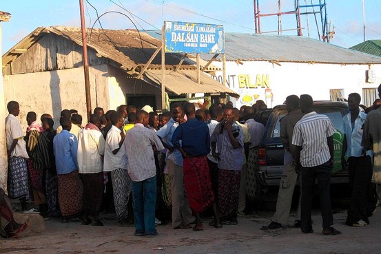 Các "nhà đầu tư" tại Harardheere, Somalia nhận tiền chuộc từ các "thương vụ" trên biển