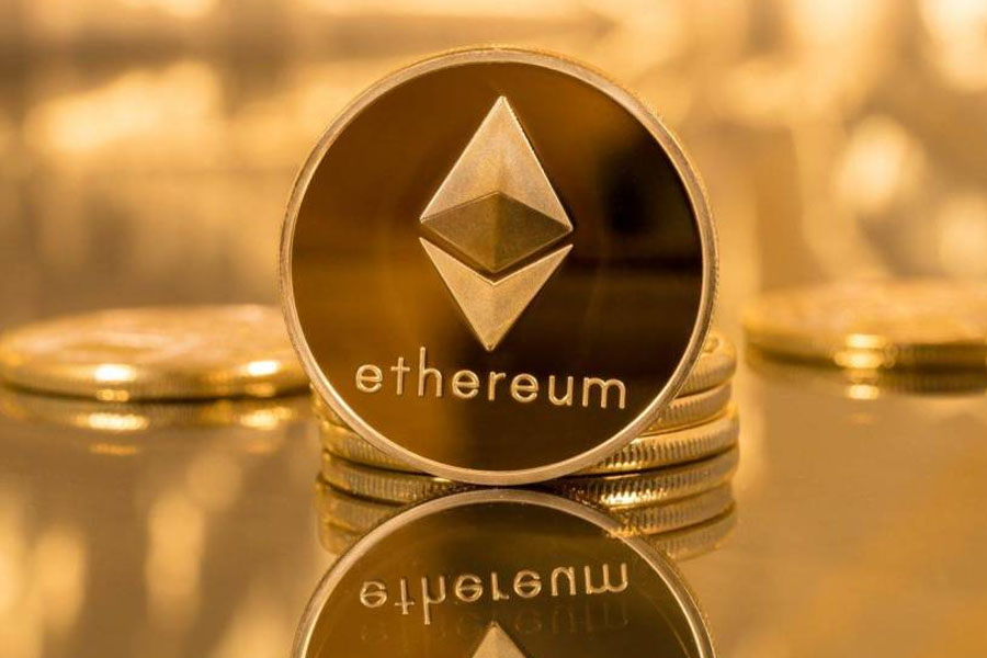 Ethereum vượt 4,700 USD lên kỷ lục mới