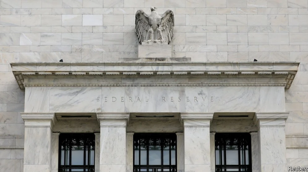 Tại sao Fed nên sớm tăng lãi suất?