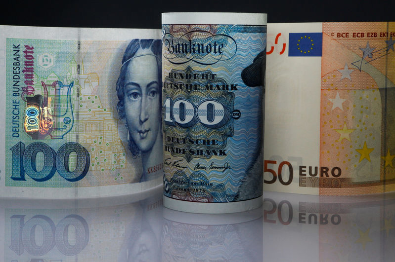 Núi tiền cũ 'ra rìa' vì đồng euro