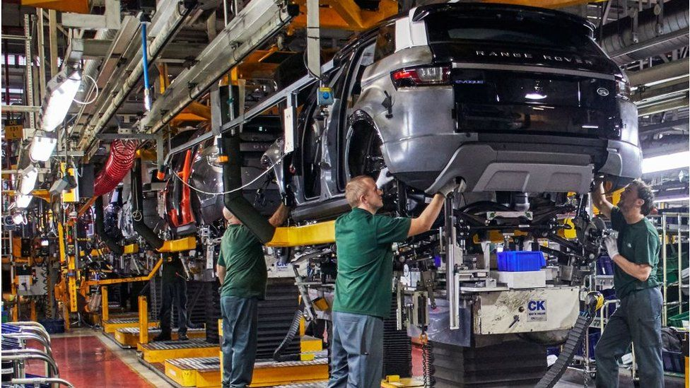 UK car manufacturing tumbles in July - BBC News