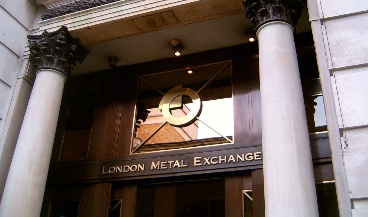 Sàn giao dịch Kim loại London ngừng giao dịch Niken sau đợt tăng giá mạnh chưa từng có.