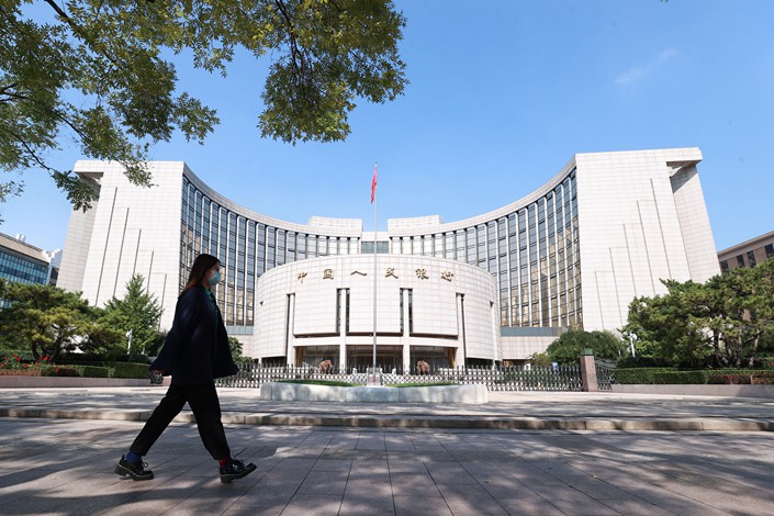 Trung Quốc giảm tỷ lệ dự trữ ngoại hối của các ngân hàng để kiềm chế sự suy yếu của đồng Nhân dân tệ