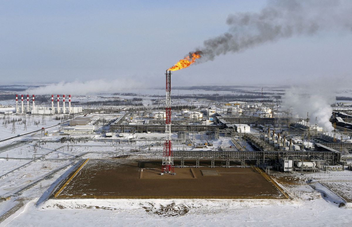 Các công ty dầu mỏ vẫn phải thắt chặt nguồn cung dù lệnh cấm dầu mỏ Nga của EU vẫn chưa chắc chắn.