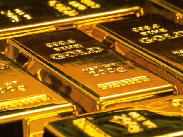 Gold prices drop over 2% in selloff sparked by strong dollar | Business  Standard News