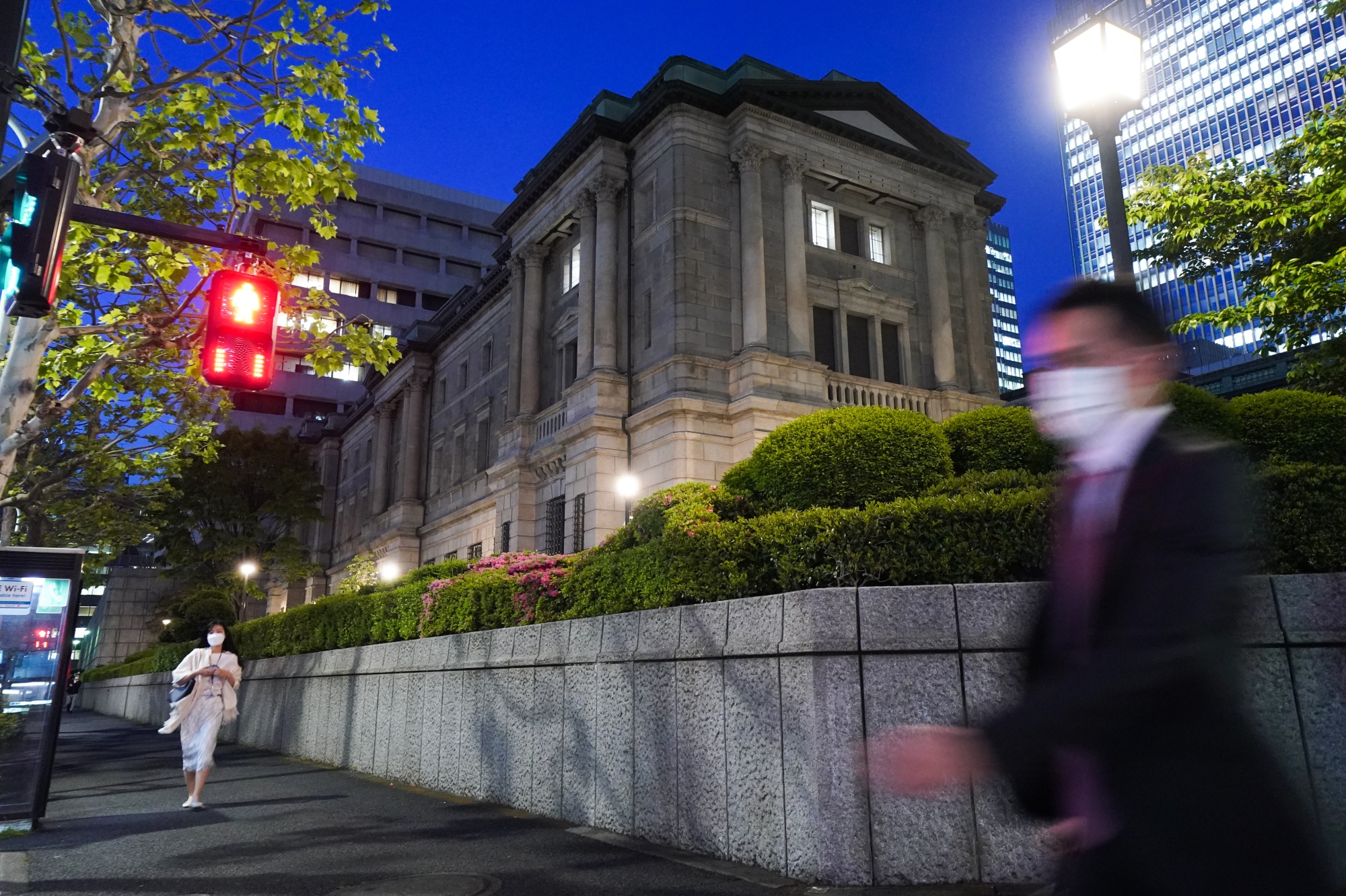 BoJ tiếp tục giữ nguyên chính sách nhưng lần này liệu có khác với bình luận từ Toru Fujioka và Sumio Ito