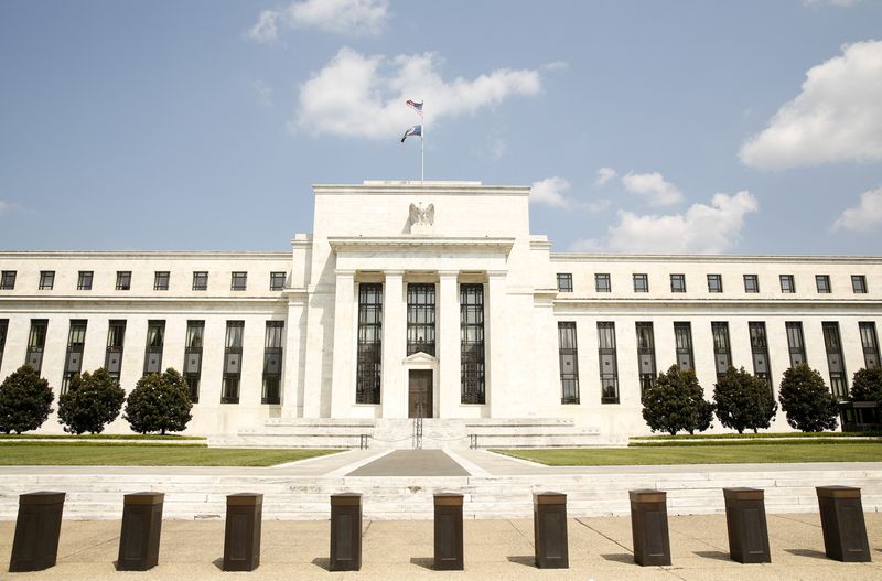 Khảo sát từ Reuters: Fed tiếp tục tăng lãi suất 75 bps trong tháng Bảy; khả năng suy thoái là 40%