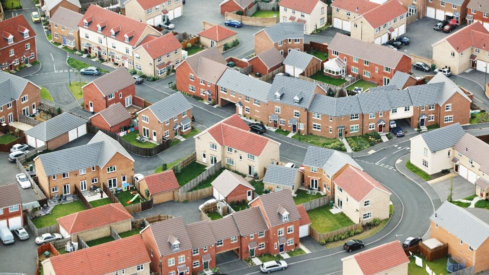 New UK housing 'dominated by roads' - BBC News